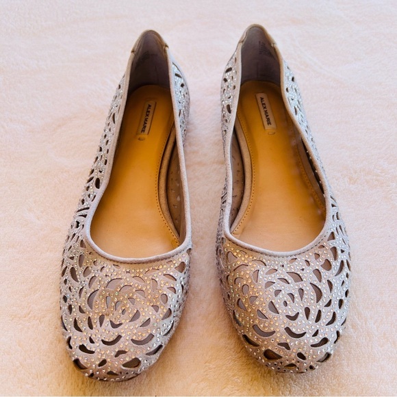 CLEARANCE Alex Marie Metallic Laser-Cut Rhinestone Leather Flats Retails
$69.99 - Picture 12 of 12